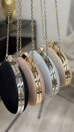 Kopertówka wieczorowa z łańcuszkiem – czarna