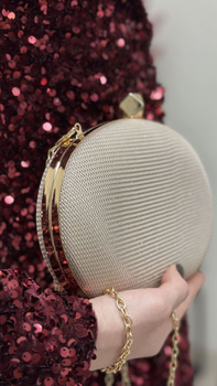 Kopertówka wieczorowa z łańcuszkiem – złoty